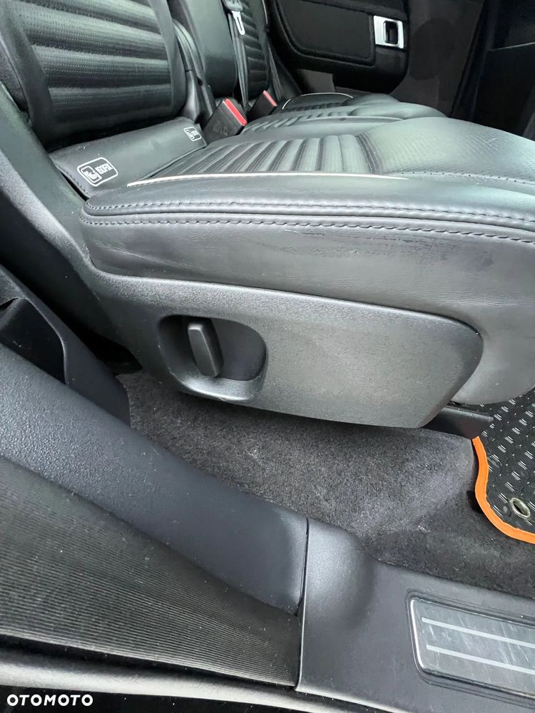 Land Rover Discovery 3.0 TD6 HSE Luxury - 32