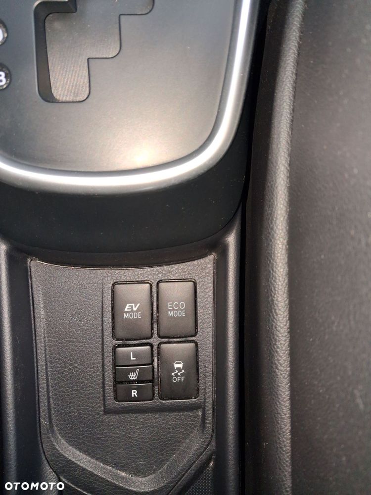 Toyota Yaris Hybrid 100 Dynamic EU6 - 16