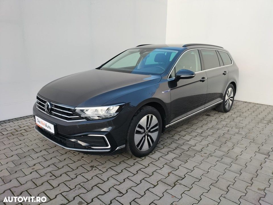 Volkswagen Passat - 1
