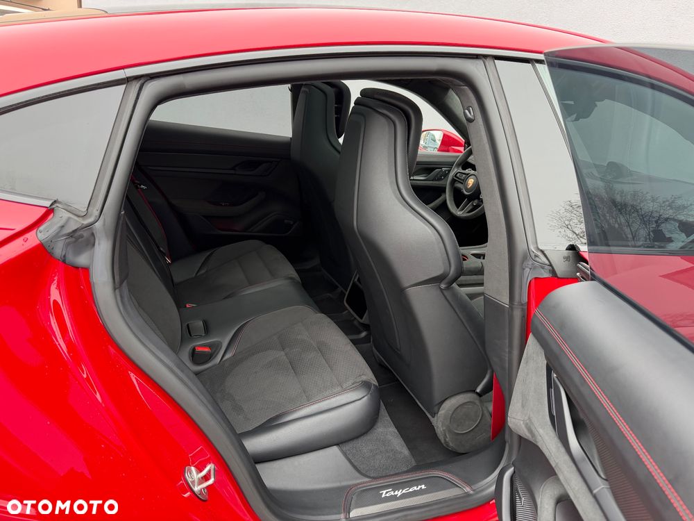 Porsche Taycan - 12