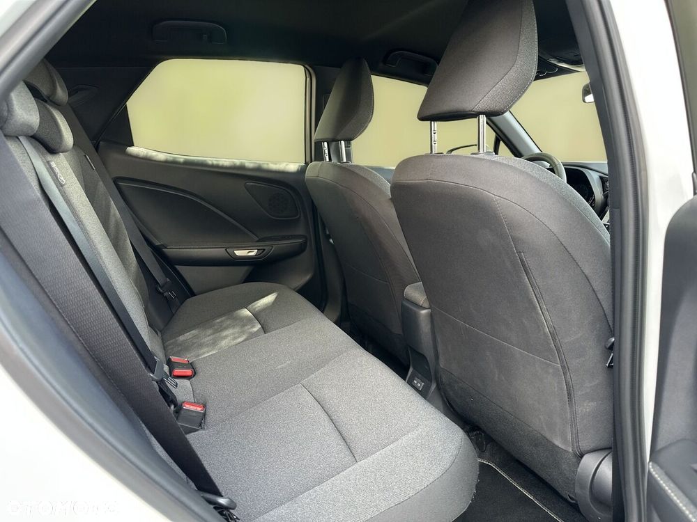 Lexus LBX 1.5 Hybrid - 11