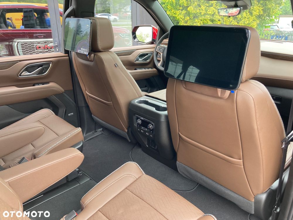 Chevrolet Suburban - 24