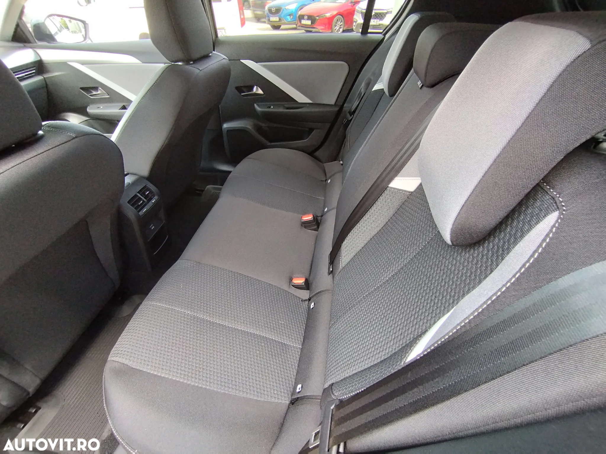 Opel Astra 1.2L Turbo Start/Stop AT8 Business Edition - 15