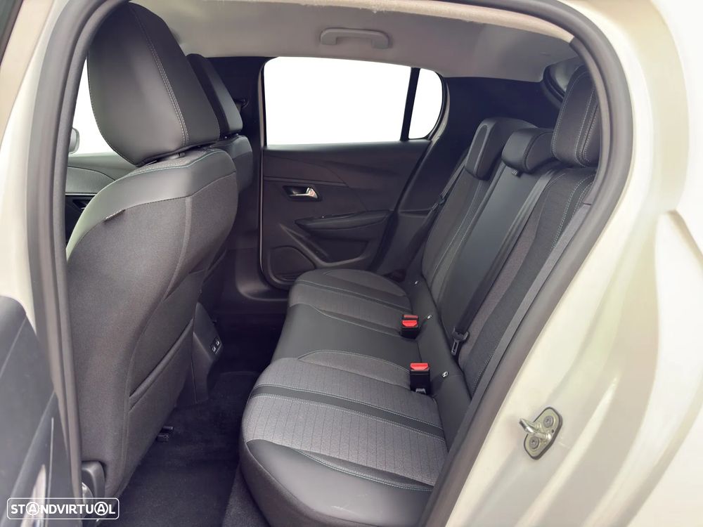 Peugeot e-208 Allure - 14