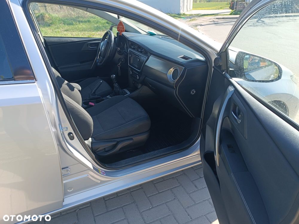 Toyota Auris 1.6 Prestige - 12