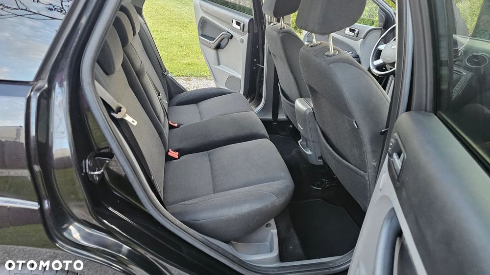 Ford Focus 2.0 TDCi DPF Ghia - 11