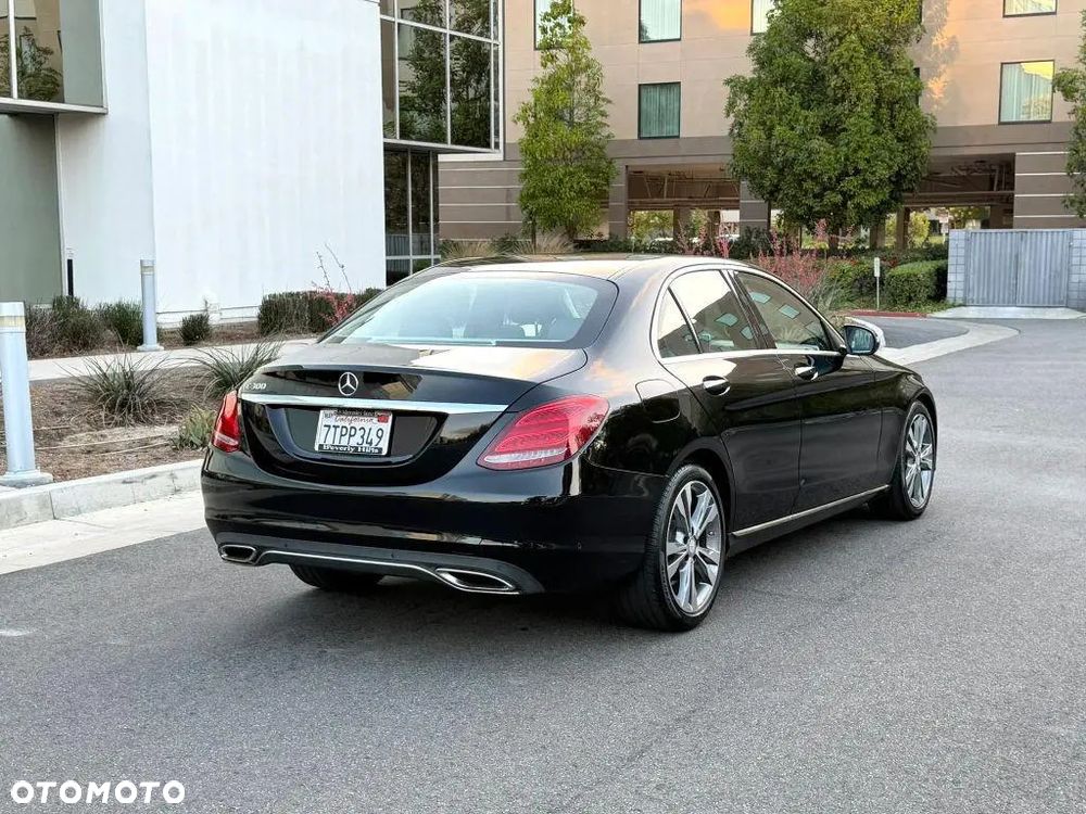 Mercedes-Benz Klasa C 300 7G-TRONIC AMG Line - 4