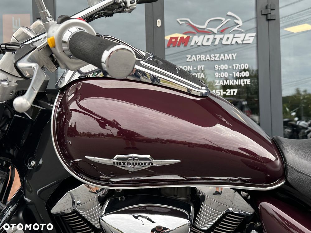 Suzuki Intruder - 32
