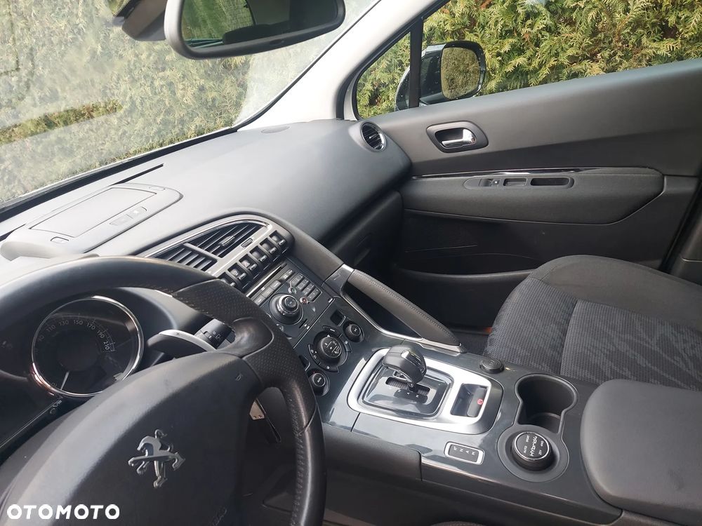 Peugeot 3008 Hybrid4 - 7