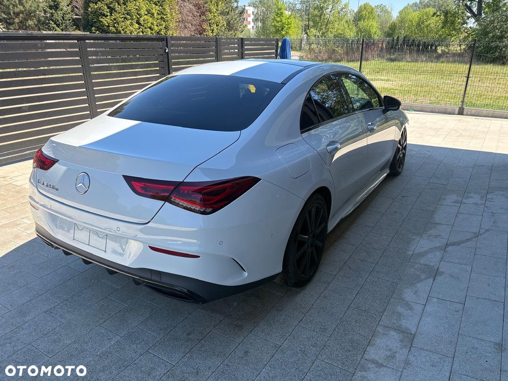 Mercedes-Benz CLA 250 e 8G-DCT AMG Line - 5