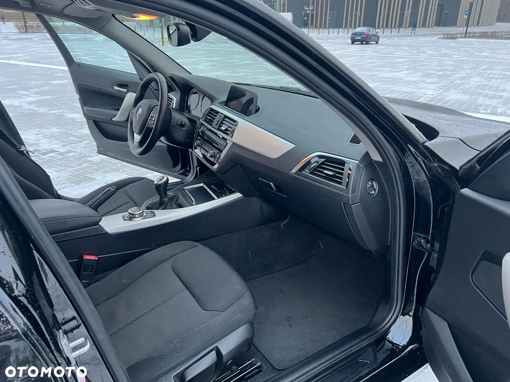 BMW Seria 1 120i - 19