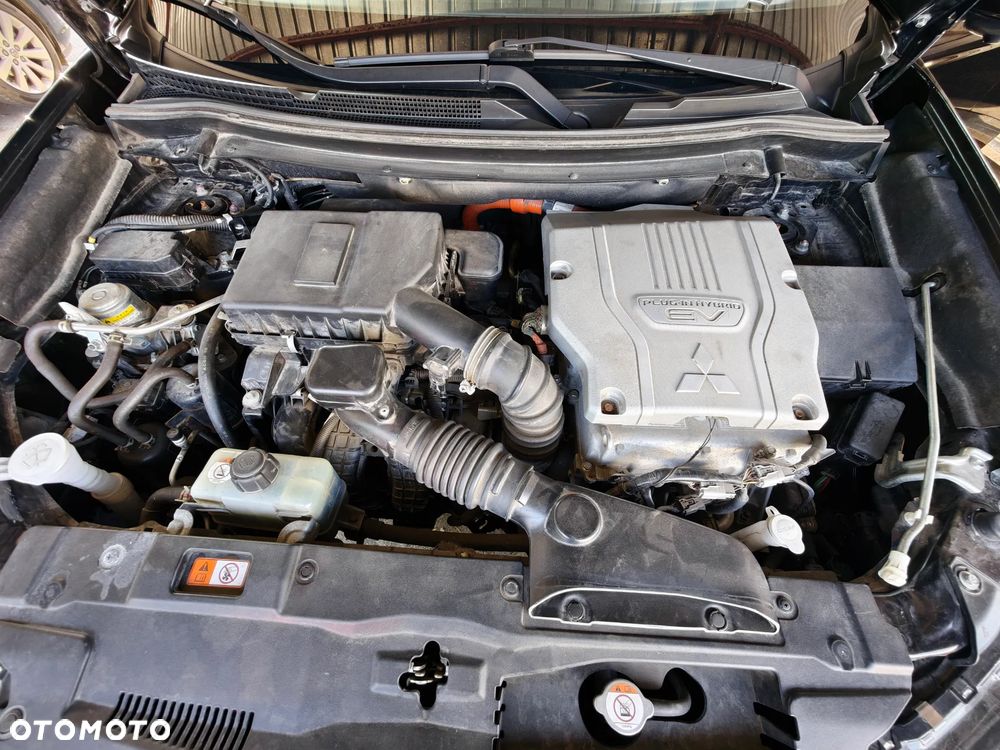 Mitsubishi Outlander - 12