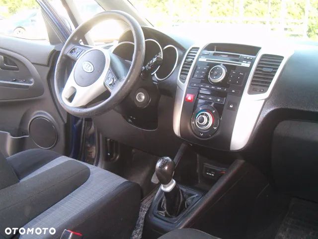 Kia Venga - 24