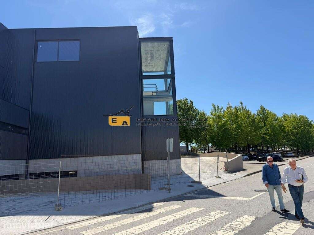 Prédio zona industrial da Maia - Grande imagem: 5/14