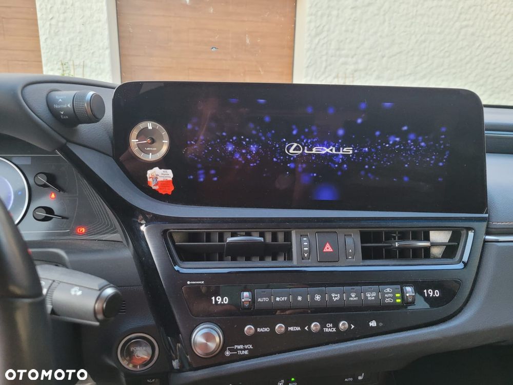 Lexus ES 300h Business Edition - 3