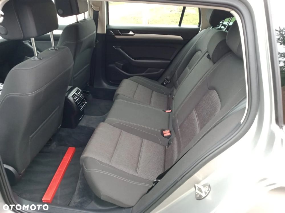 Volkswagen Passat Variant 1.6 TDI (BlueMotion Technology) DSG Comfortline - 9
