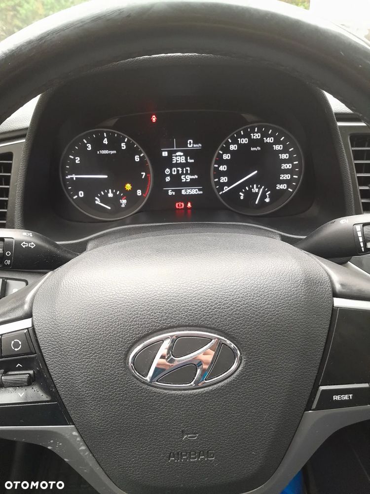 Hyundai Elantra 1.6 Classic + - 19