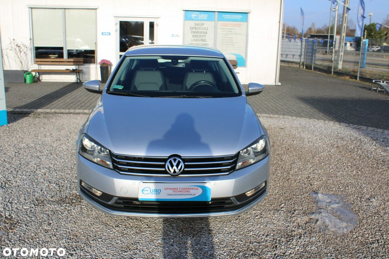 Volkswagen Passat - 4