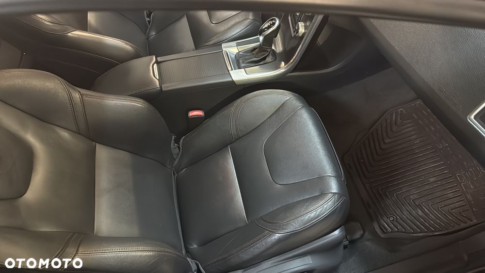 Volvo XC 60 T6 AWD RDesign - 32