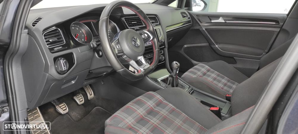 VW Golf - 16