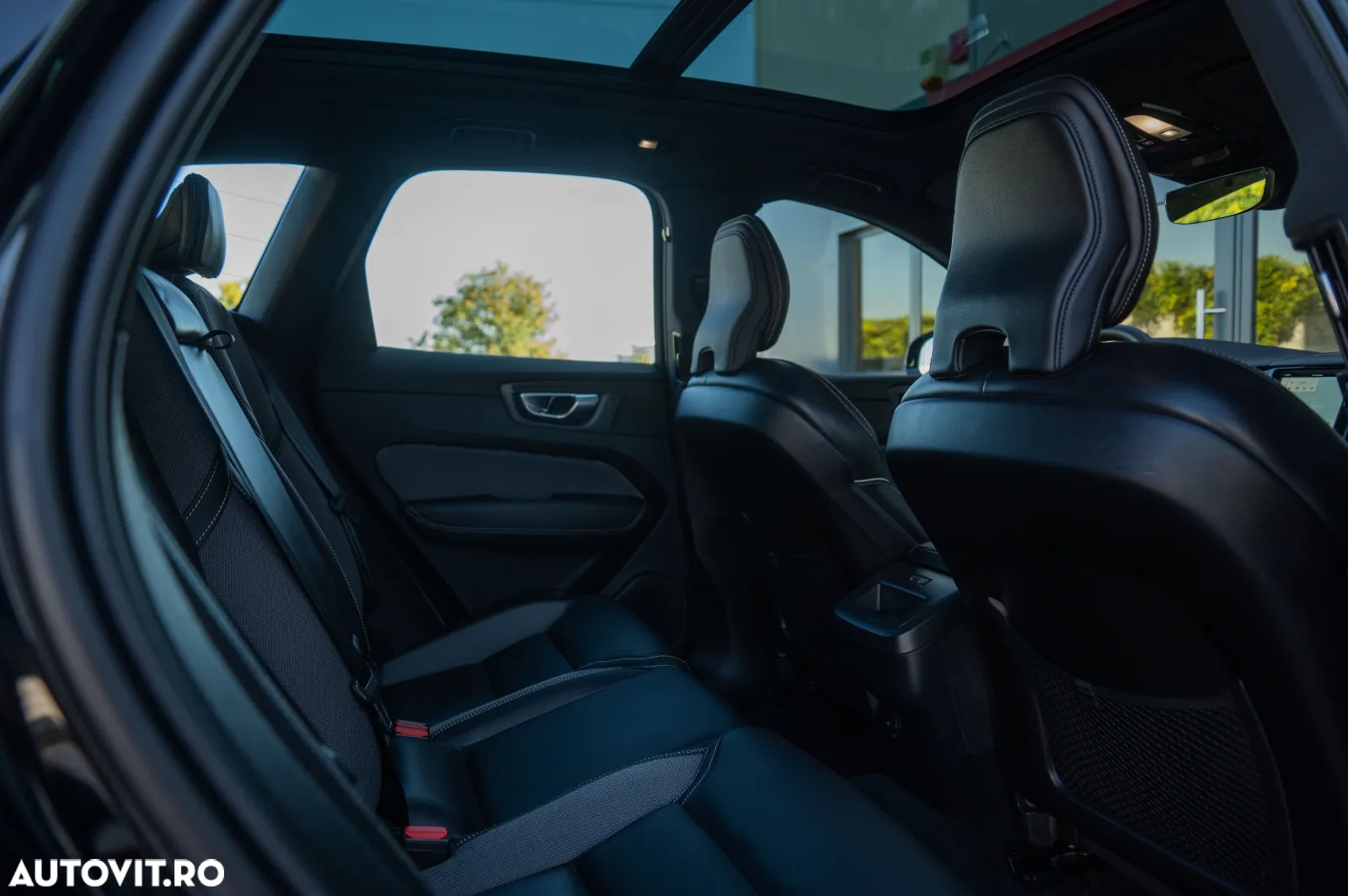 Volvo XC 60 B5 B AWD Plus Black Edition - 13