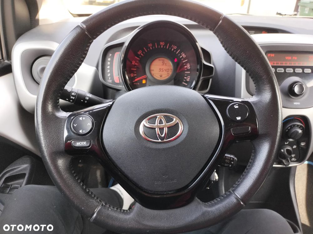 Toyota Aygo x-clusiv - 27