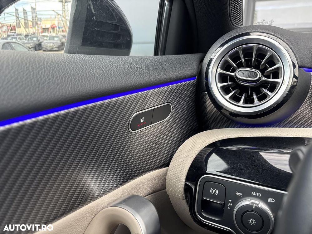 Mercedes-Benz A 180 Sedan 7G-DCT - 19