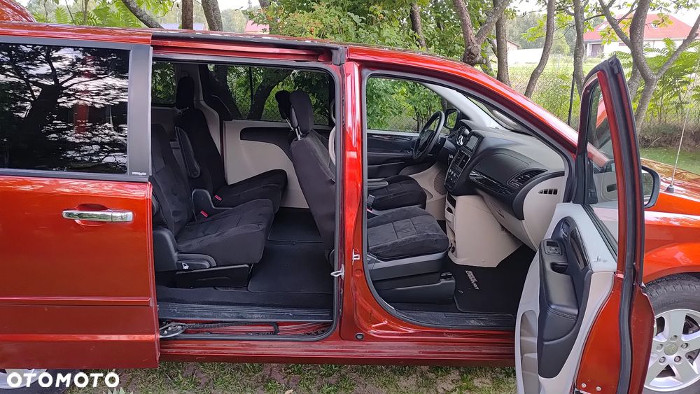 Dodge Grand Caravan - 5