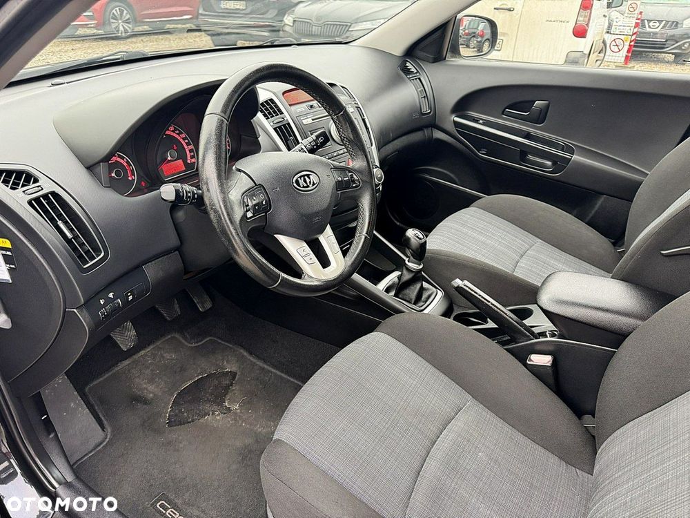 Kia Ceed - 11