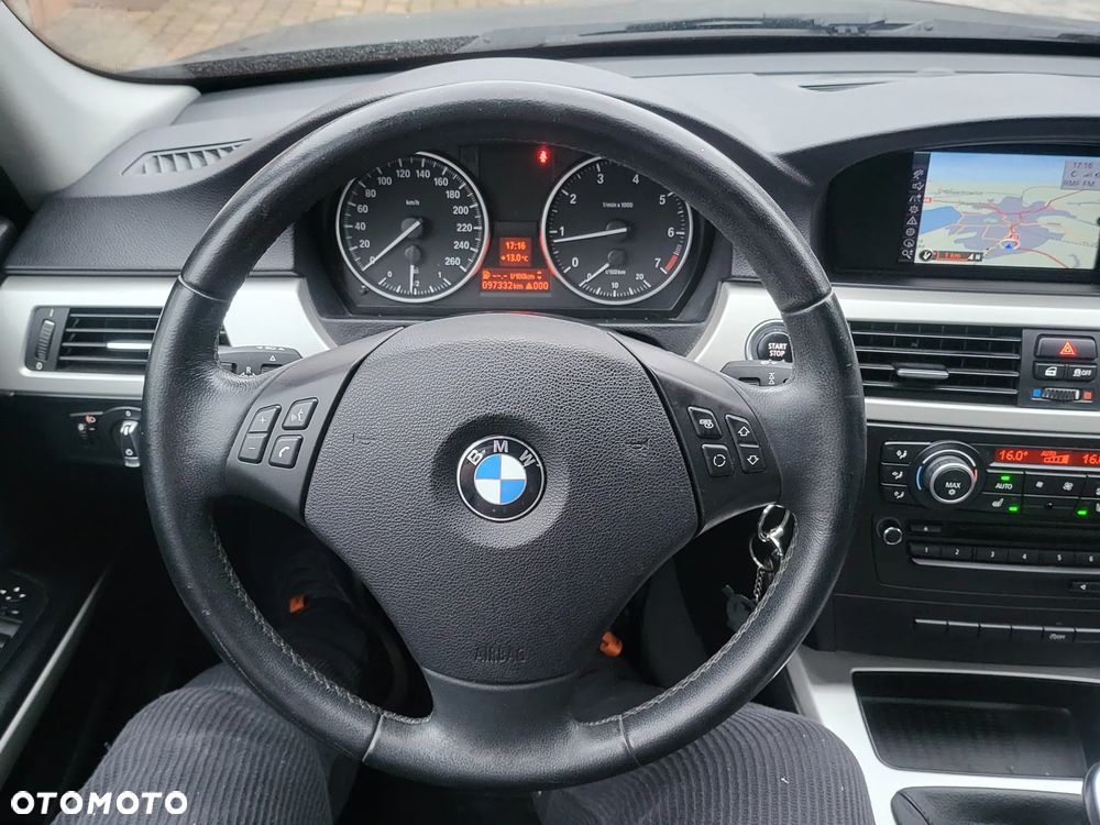 BMW Seria 3 318i Touring Edition Exclusive - 29
