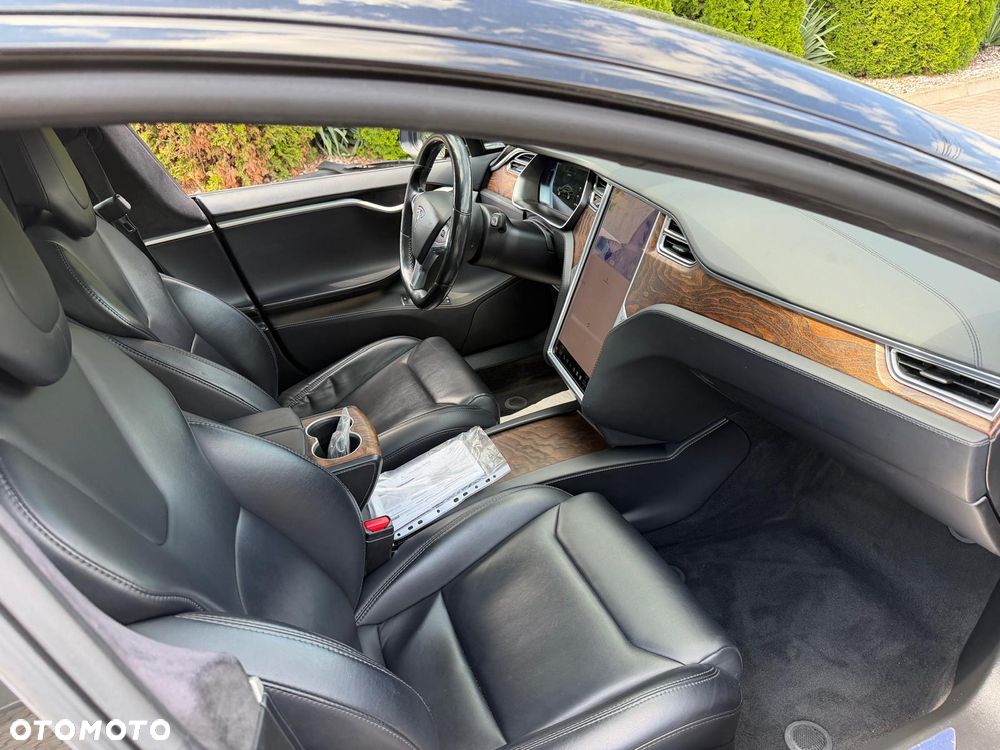Tesla Model S - 9