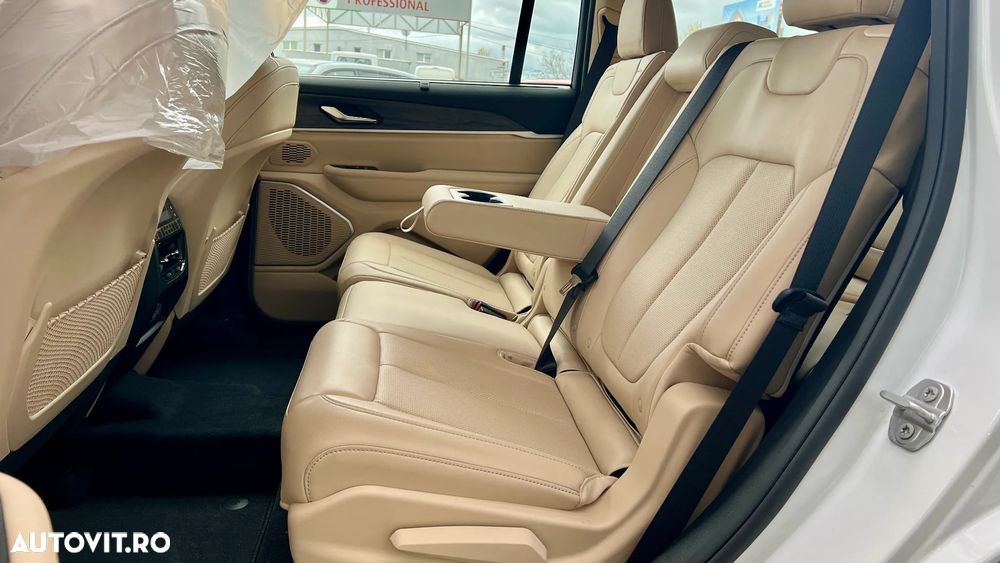 Jeep Grand Cherokee - 14