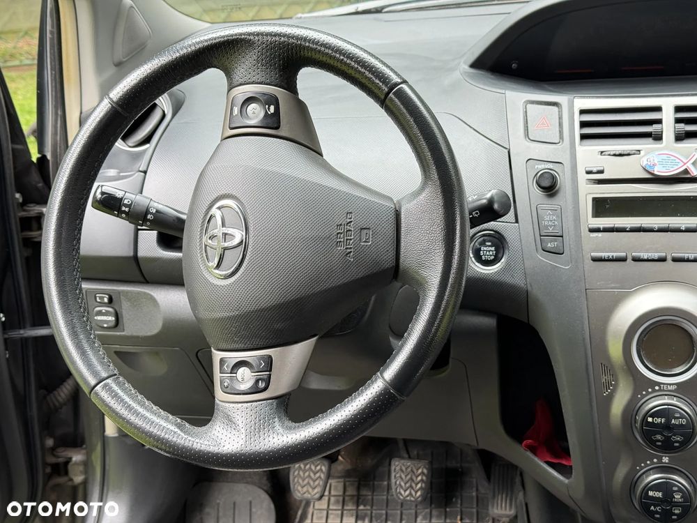 Toyota Yaris 1.33 Premium - 18