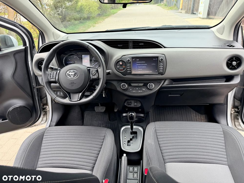 Toyota Yaris Hybrid 100 Sol - 14