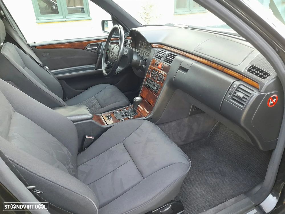 Mercedes-Benz E 200 - 2