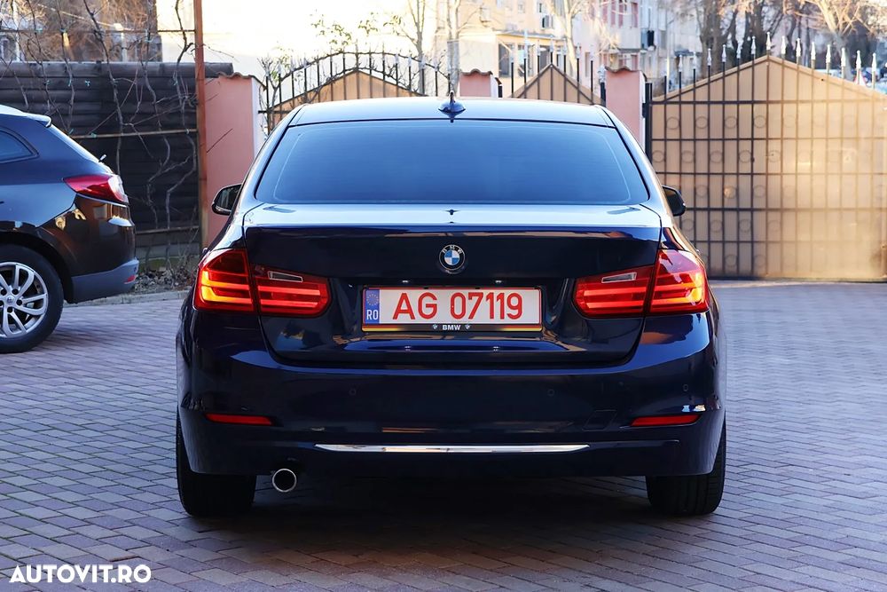 BMW Seria 3 320d Luxury Line - 12