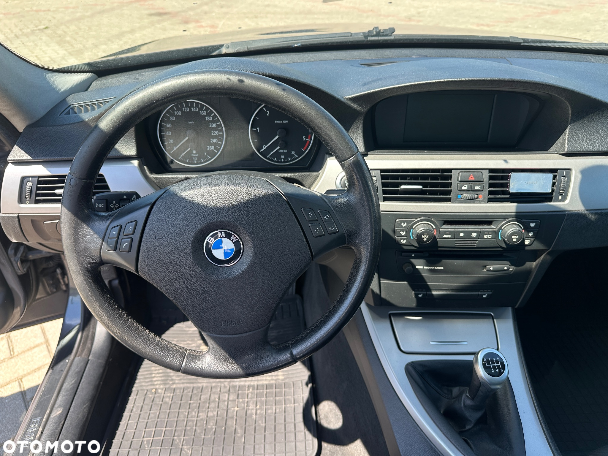 BMW Seria 3 320d - 24