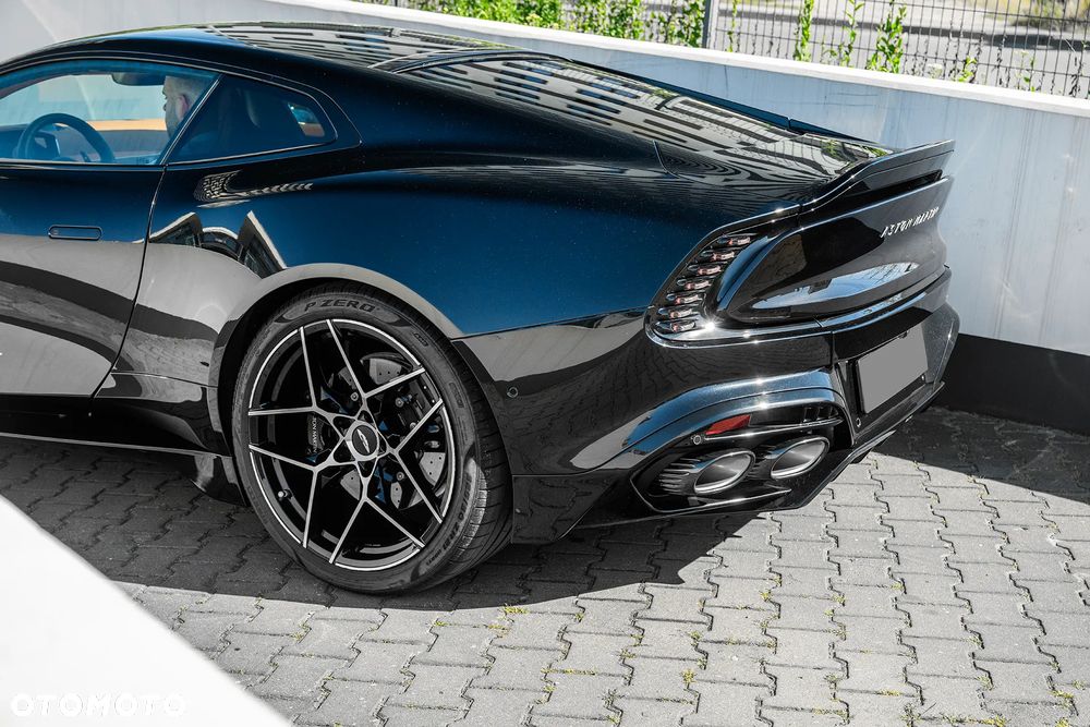Aston Martin Vanquish - 8