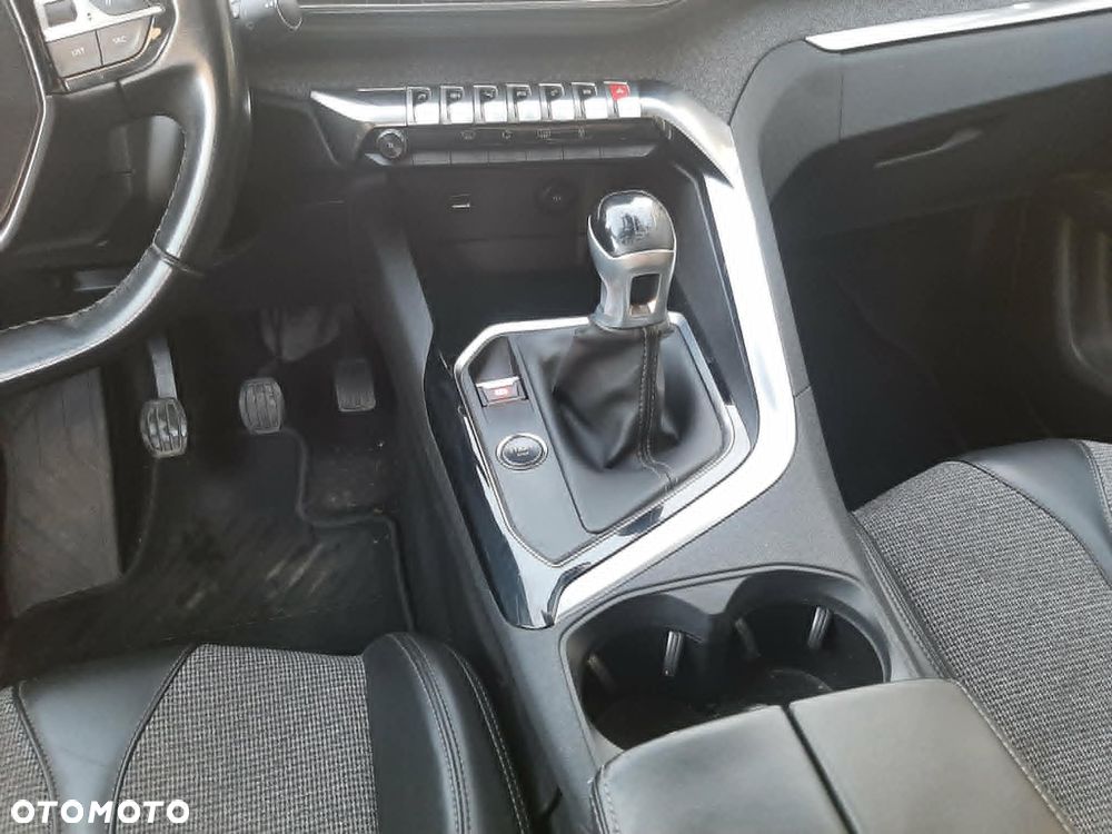 Peugeot 3008 PureTech 130 Stop & Start GPF Allure - 17