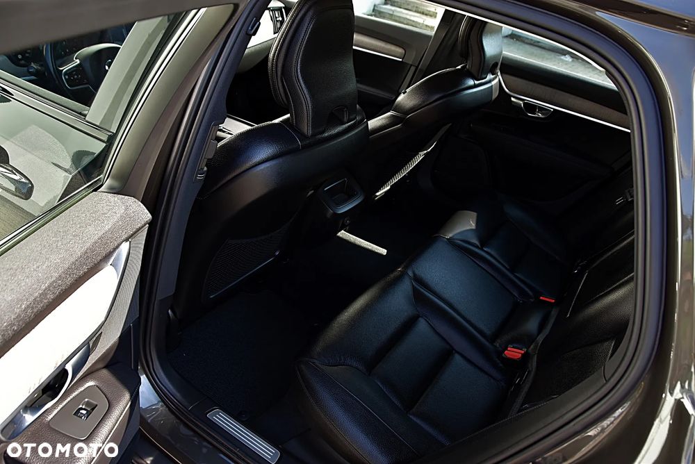 Volvo V90 Cross Country D4 AWD Pro - 22