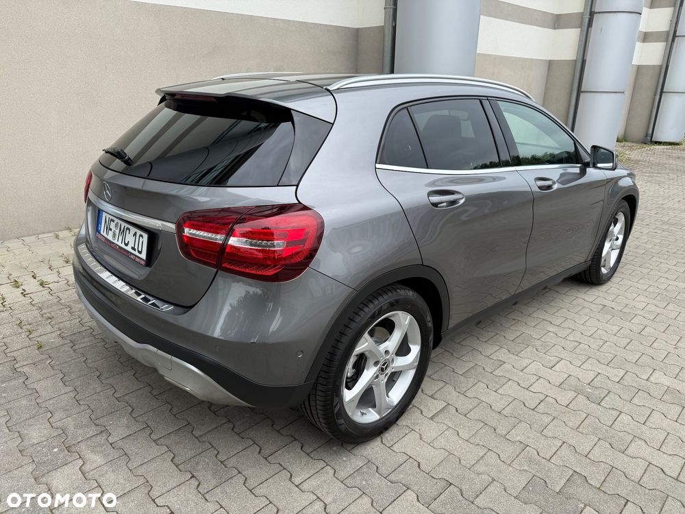 Mercedes-Benz GLA 180 7G-DCT Peak Edition - 12