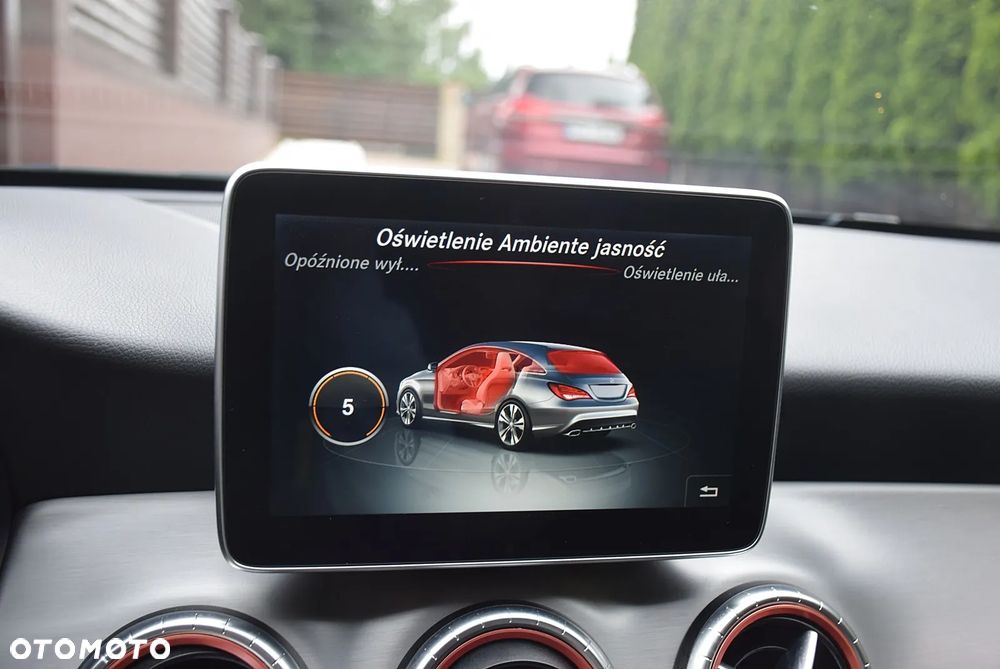 Mercedes-Benz CLA 200 7G-DCT UrbanStyle Edition - 25