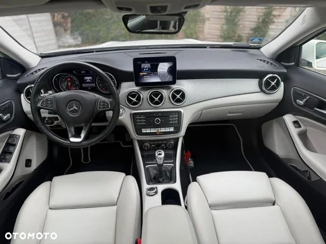 Mercedes-Benz GLA 200 Urban - 33