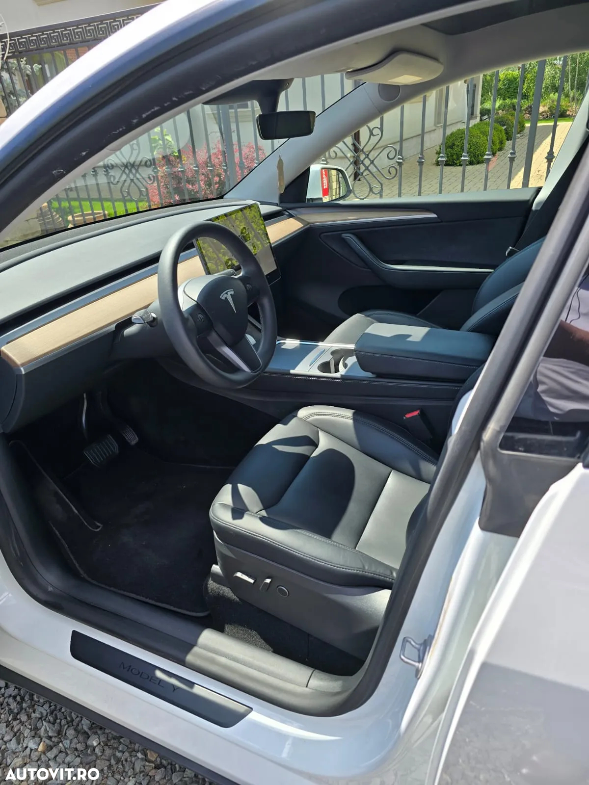 Tesla Model Y - 7