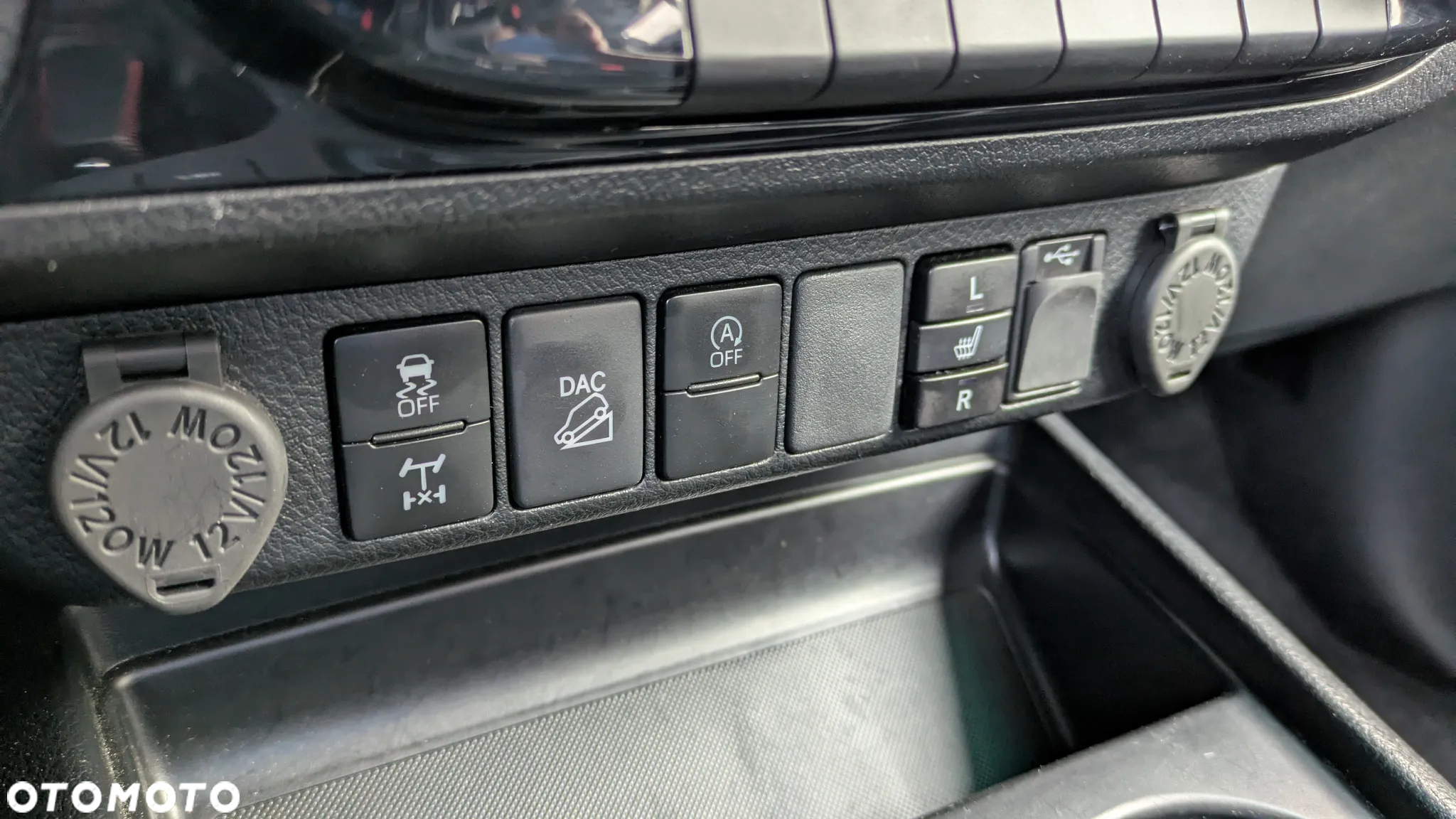 Toyota Hilux 2.8 D-4D Double Cab GR Sport 4x4 - 26