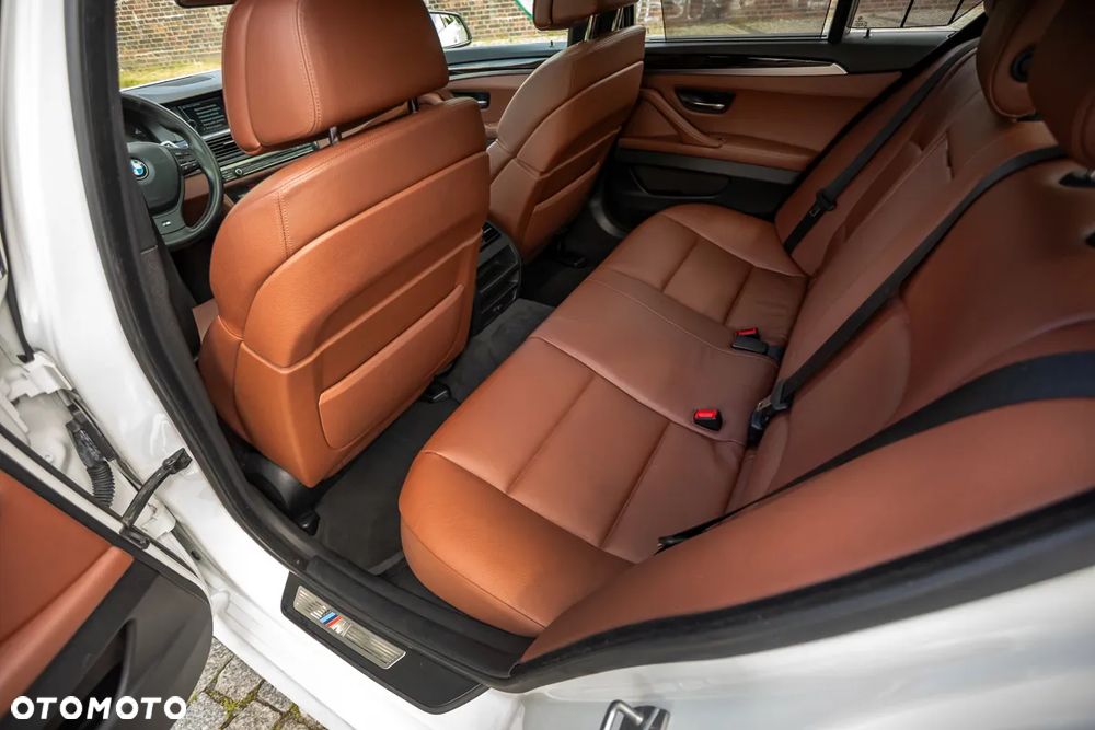 BMW Seria 5 525d - 32