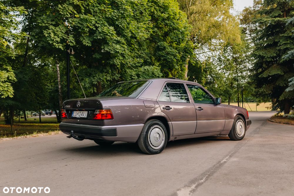 Mercedes-Benz W124 (1984-1993) - 28