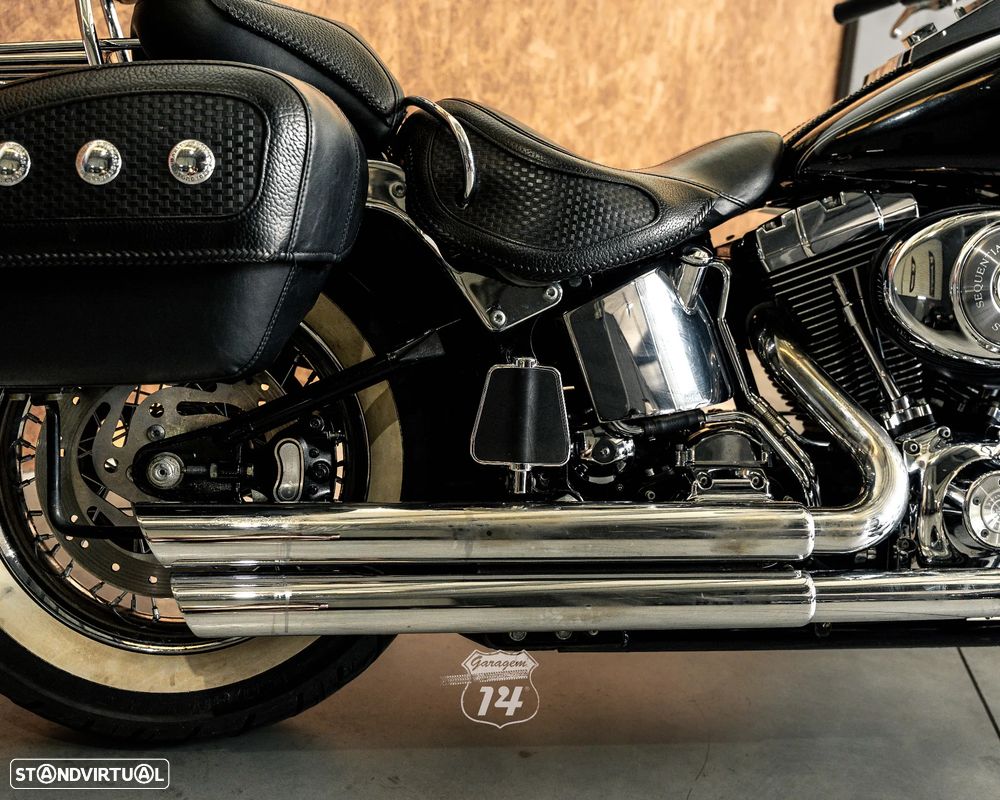 Harley-Davidson FLST Softail Deluxe - 17