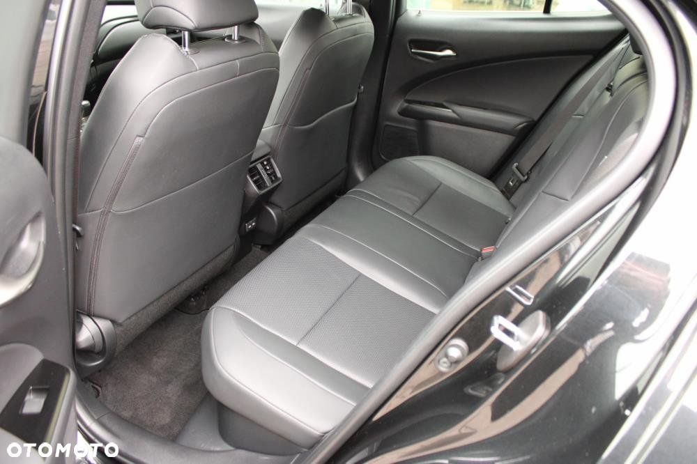 Lexus UX - 10
