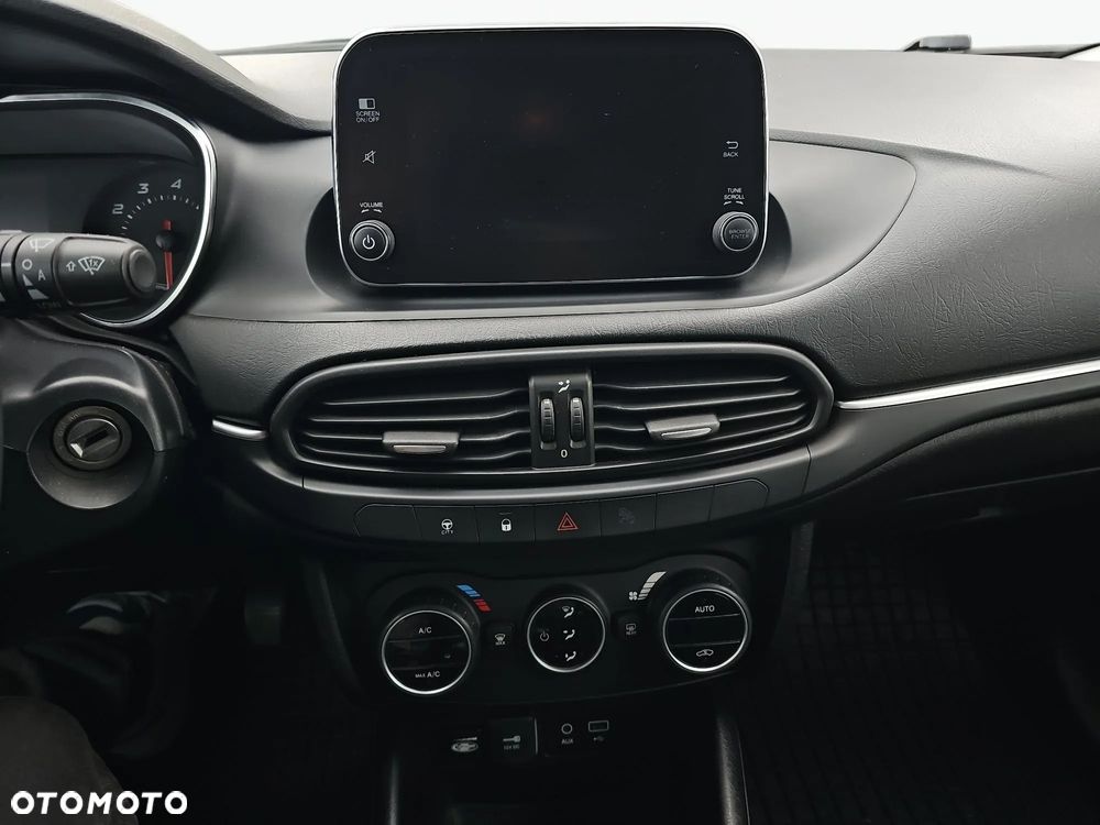 Fiat Tipo 1.4 16v Lounge EU6d - 14